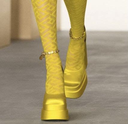 versace aw21 collection shoes